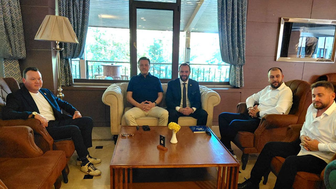 Eskişehirspor’da sponsorluk heyecanı! Hatipoğlu kampı ziyaret etti!