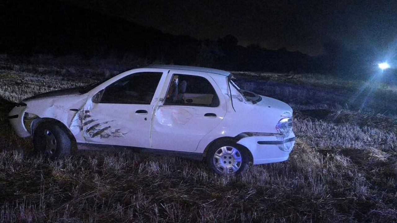 Bozüyük'te kontrolü kaybeden araç tarlaya düştü: 3 yaralı