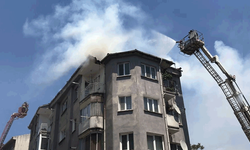 Eskişehir'de 4 katlı binada yangın paniği