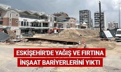 Eskişehir'de yağış ve fırtına inşaat bariyerlerini yıktı