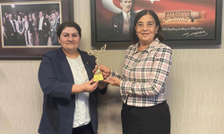 Süllü'ye Türk Dünyası'ndan 'altın kadın' ödülü