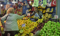Eskişehir'de semt pazarları yarı yarıya ucuz