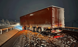 Afyon'da yoğun kar yağışı trafiği aksattı