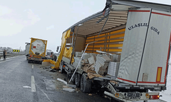Bozüyük-Eskişehir yolunu kapatan kaza: İki tır çarpıştı