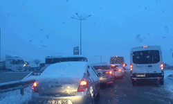 Bozüyük'te yoğun kar yağışı: Sürücüler güçlük çekti