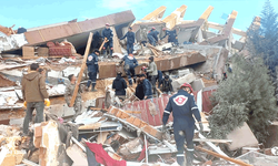 Eskişehir'den OBAK ekibi 17 kişiyi enkaz altından kurtardı