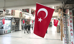Eskişehir'de dükkanlar Türk bayraklarıyla donatıldı