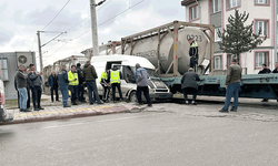 Kütahya'da feci kaza: Yük treni minibüse çarptı