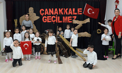 Minik öğrenciler "Çanakkale Geçilmez" dedi