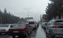 Eskişehir'de Sazova'ya akın! Ziyaretçiler trafiği tıkadı