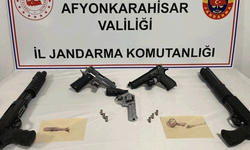 Afyon'da aranan şahıs tabanca ve tüfeklerle yakalandı