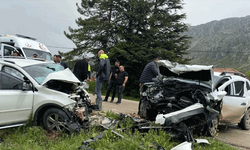 Afyon'da iki otomobil çarpıştı: Dört yaralı