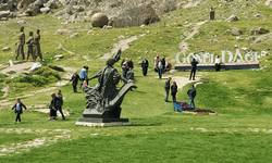 Eskişehirli yerli turistler Sivrihisar'a akın etti