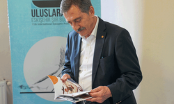 Başkan Ataç çocuklarla birlikte şiir okudu