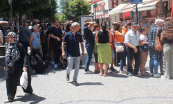 Eskişehir'de sıcak havada saatlerce beklediler