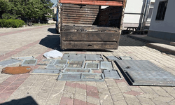 Afyon'da hırsızlık yaptılar: Güvenlik kamerasına yakalandılar