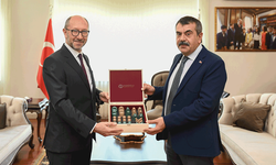 Bakan Tekin: Öncüsü Anadolu Üniversitesi oldu