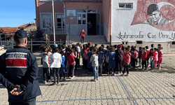 Afyon'da öğrenciler jandarmaya emanet