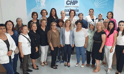 CHP’li kadınlar Eskişehir’de öğrenciler için eylem başlattı