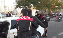 Kütahya'da Motosikletli Polis Timleri şüpheliyi uyuşturucu ile yakaladı