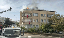 Afyon Sandıklı'da çatı yangını paniğe yol açtı