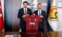 Vali Aksoy’dan Eskişehirspor’a kombine desteği