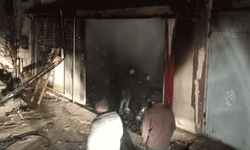 Afyon'da yangın köy evini küle çevirdi