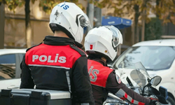 Kütahya'da Motosikletli Polis Timleri araçta 1,64 gram bonzai ele geçirdi