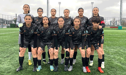 Büyükşehir kadın futbol takımı açık ara farkla zirvede