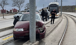 Eskişehir'de tramvay seferlerini aksatan kaza