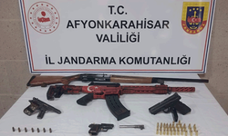 Afyon'da kaçak silah satıcıları yakalandı