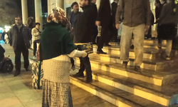 Eskişehir'de Kadir Gecesi'ni fırsat gören dilenciler soluğu cami önünde aldı