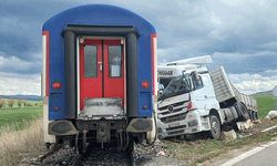 Eskişehir'den kalkan tren Afyon'da tıra çarptı