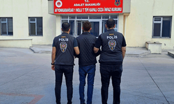 Afyon'da hapis cezası ile aranan şahıs polis tarafından enselendi