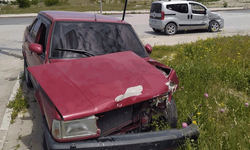 Kütahya'da kaza: Hafif ticari araç ile otomobil çarpıştı 3 yaralı