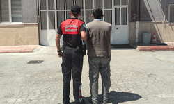 Afyon'da hırsızlıktan aranıyordu: Jandarma yakaladı