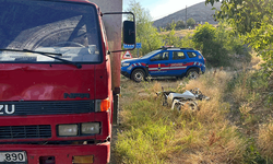 Afyon'da kamyonet ile motosiklet çarpıştı: 1 yaralı