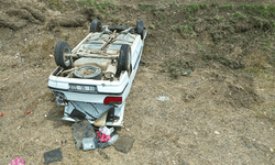 Afyon'da kazada taklalar atan araçtan ucuz kurtuldu