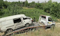 Afyon'da minibüs şarampole devrildi: 5 yaralı