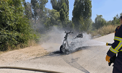 Bilecik'te motosikletten sıçrayan alevler otluk alanda yangına neden oldu
