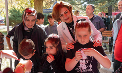 Ayşe Ünlüce'den çocuklarla Cumhuriyet Bayramı buluşması