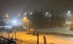 Eskişehir gece saatlerinde beyaza büründü