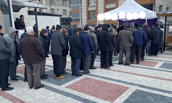 Yer: Askıda ekmek, askıda yemek, derken artık iş askıda insanlığa gelmiş durumda