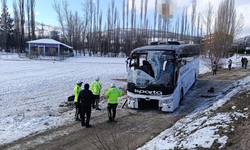 Afyon'da feci kaza: Otobüs devrildi, 1 ölü, 25 yaralı