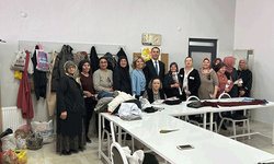 Beylikova Belediyesi'nden bugüne özel 1000 adet karanfil dağıtımı
