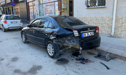 Eskişehir’de kaza: Otomobilde büyük hasar oluştu