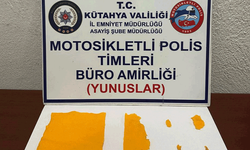 Kütahya'da cep telefonu kılıfından kağıda yedirilmiş yasaklı madde bulundu