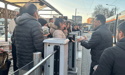 Milletvekili Hatipoğlu, vatandaşlara iftarlık ikramında bulundu