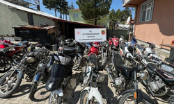 Afyon'da Motosikletlerin şasi numaraları değiştirip satan tamirciyi jandarma yakaladı