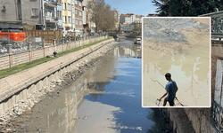 Porsuk Çayı’nda tehlikeli hurda mesaisi